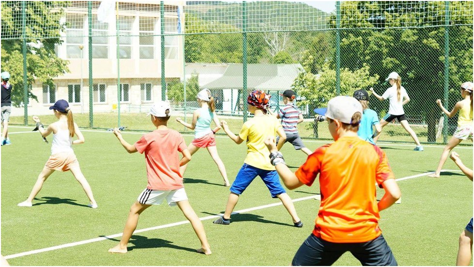 спортивные занятия в детском лагере Крыма